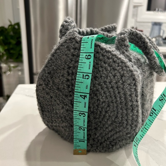 Artisan Crocheted Handbag - Picture 10 of 11